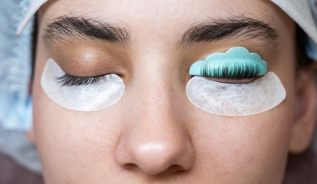 Kirpik perması yaptırmak aslında zararlı mı?