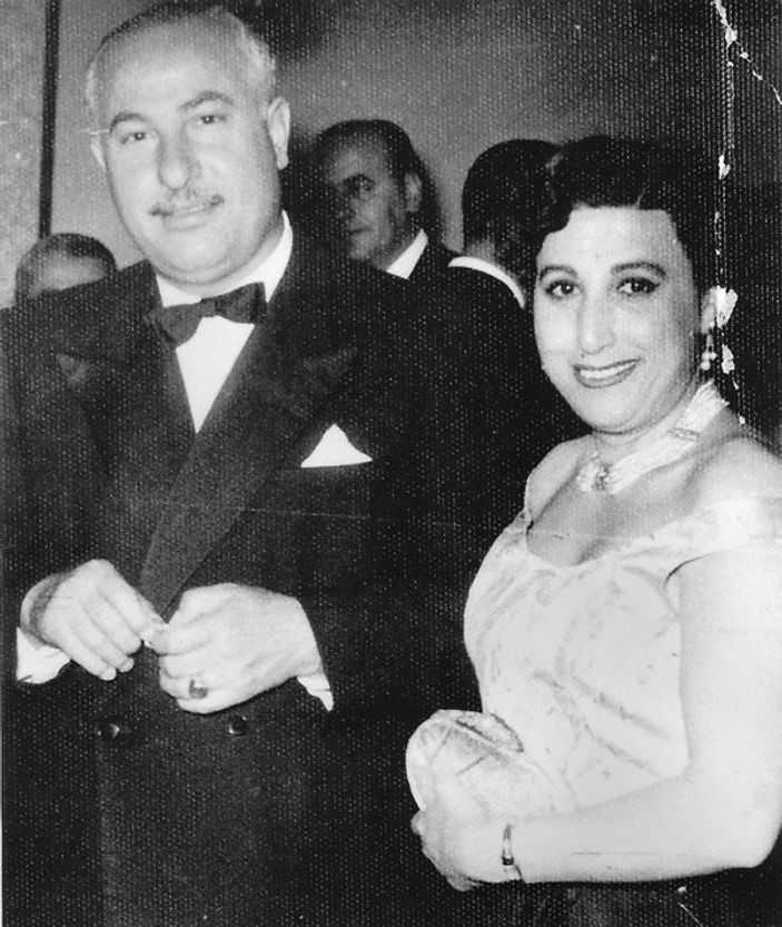 Müzeyyen Senar kimdir