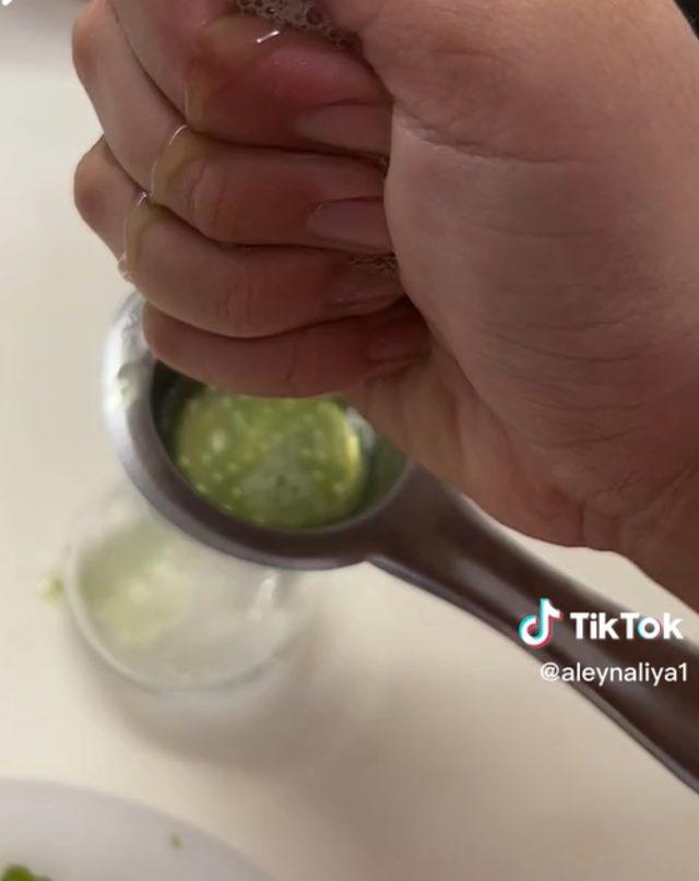 Düzenli kullanınca göz altı morluklarını ve şişliklerini yok ediyor! TikTok'ta trend olan tek malzemeli göz altı maskesi tarifi