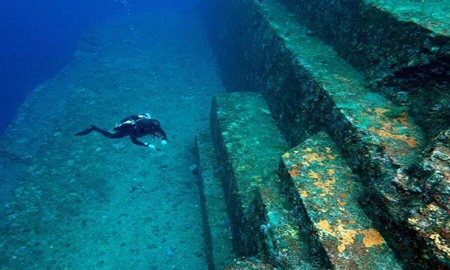 Yonaguni sualtı kalıntıları