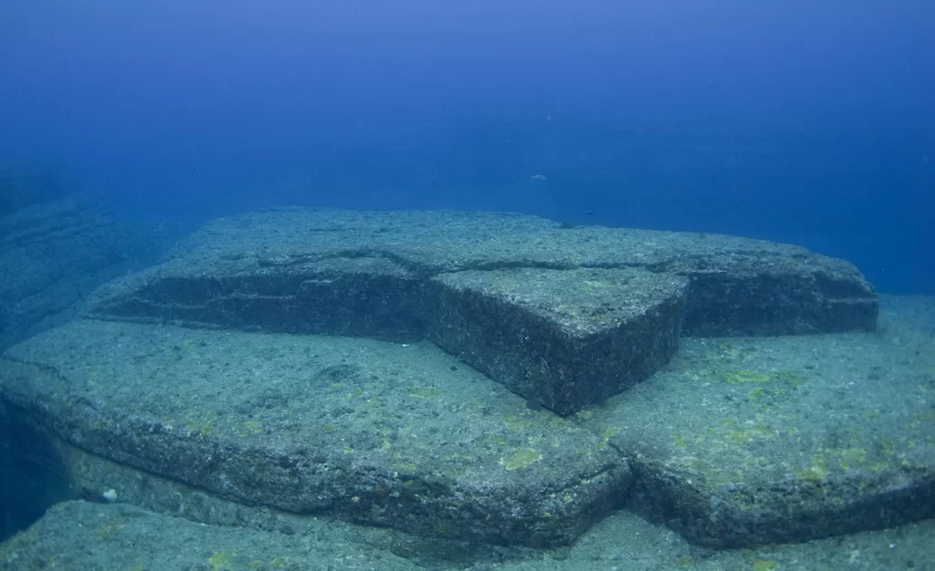Yonaguni sualtı kalıntıları