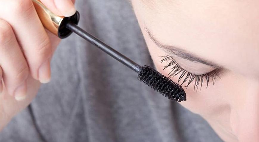 Topaklanmayan, ok gibi kirpiklerin sırrı maskarada saklı!